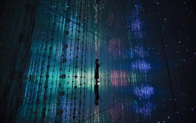 Migliaia di LED ricreano l'universo, "Crystal Universe" di Team Lab