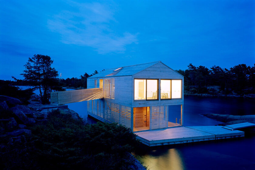 Floating house Ontario