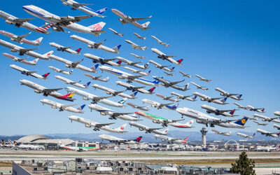 I fotomontaggi di Mike Kelley sul traffico aereo negli aeroporti