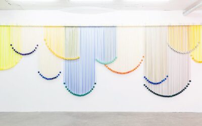 Le tende fluo di Eva LeWitt