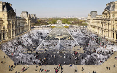 La gigantesca illusione ottica che celebra i trent'anni della Piramide del Louvre