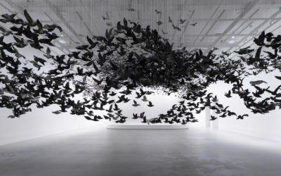 Uno stormo di 10.000 uccelli di porcellana in mostra alla National Gallery of Victoria