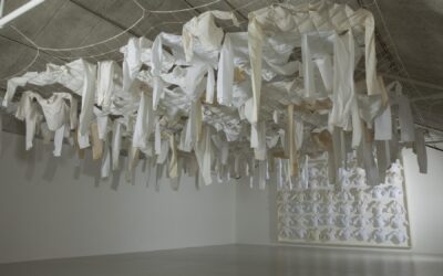 Gli “abiti d’arte” di Kari Anne Helleberg Bahri