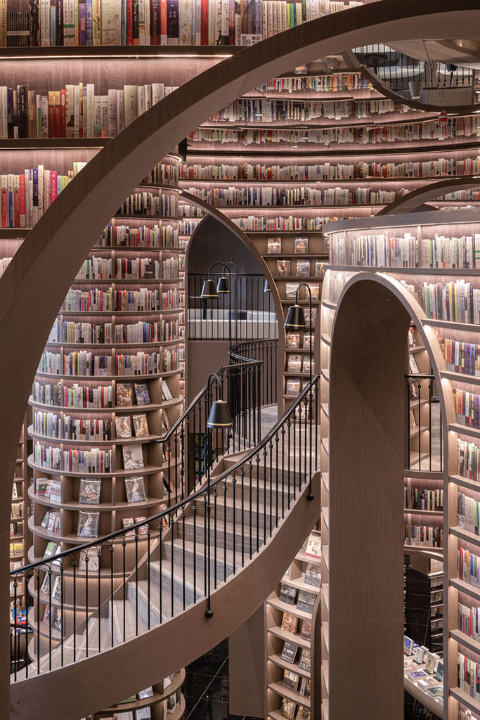 libreria fatta di libri