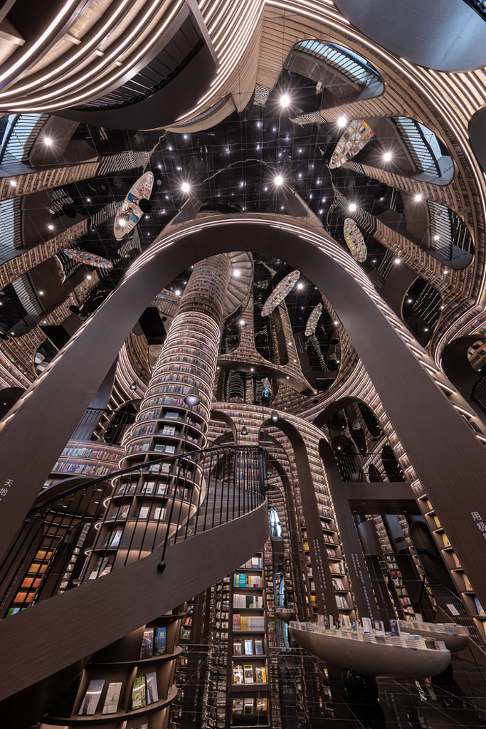libreria fatta di libri