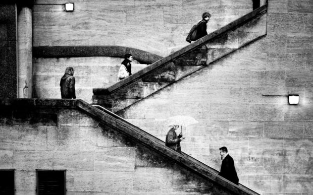 La street photography in bianco e nero di Alan Schaller