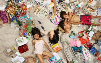 “7 Days of Garbage”, un progetto fotografico di Gregg Segal