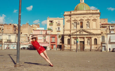 “Failed Postcards From Napoli”, gli autoritratti surreali di Kourtney Roy
